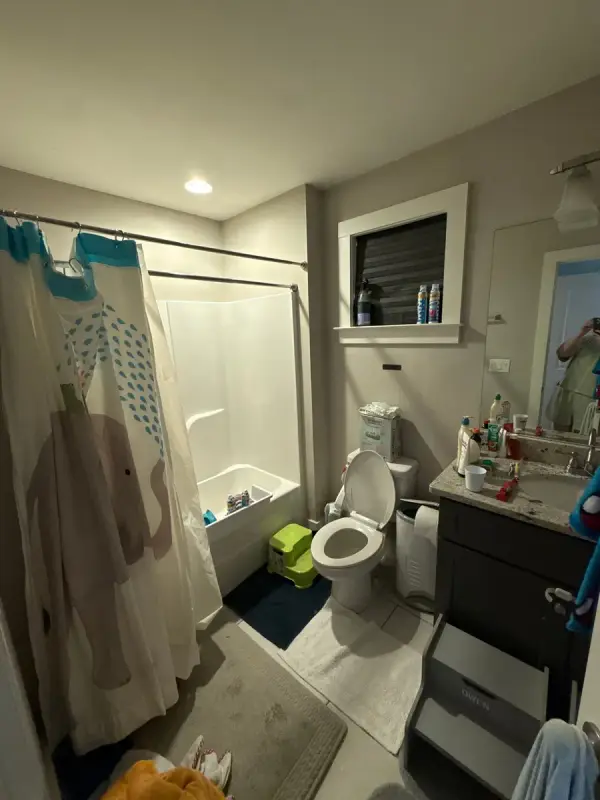Bathroom with tan walls and a white window niche, Fairview, TN