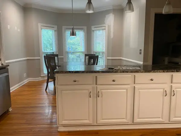 White island cabinets facing a bay of windows, Franklin, TN