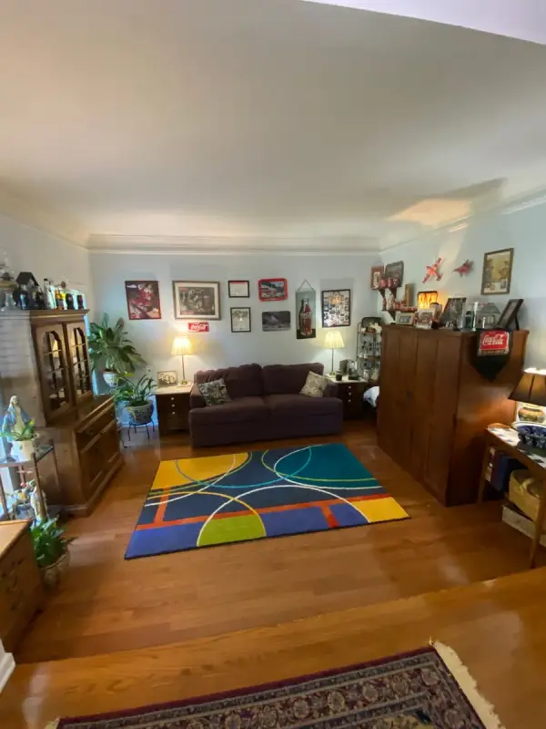 Living room with white crown and pale walls, Brentwood, TN